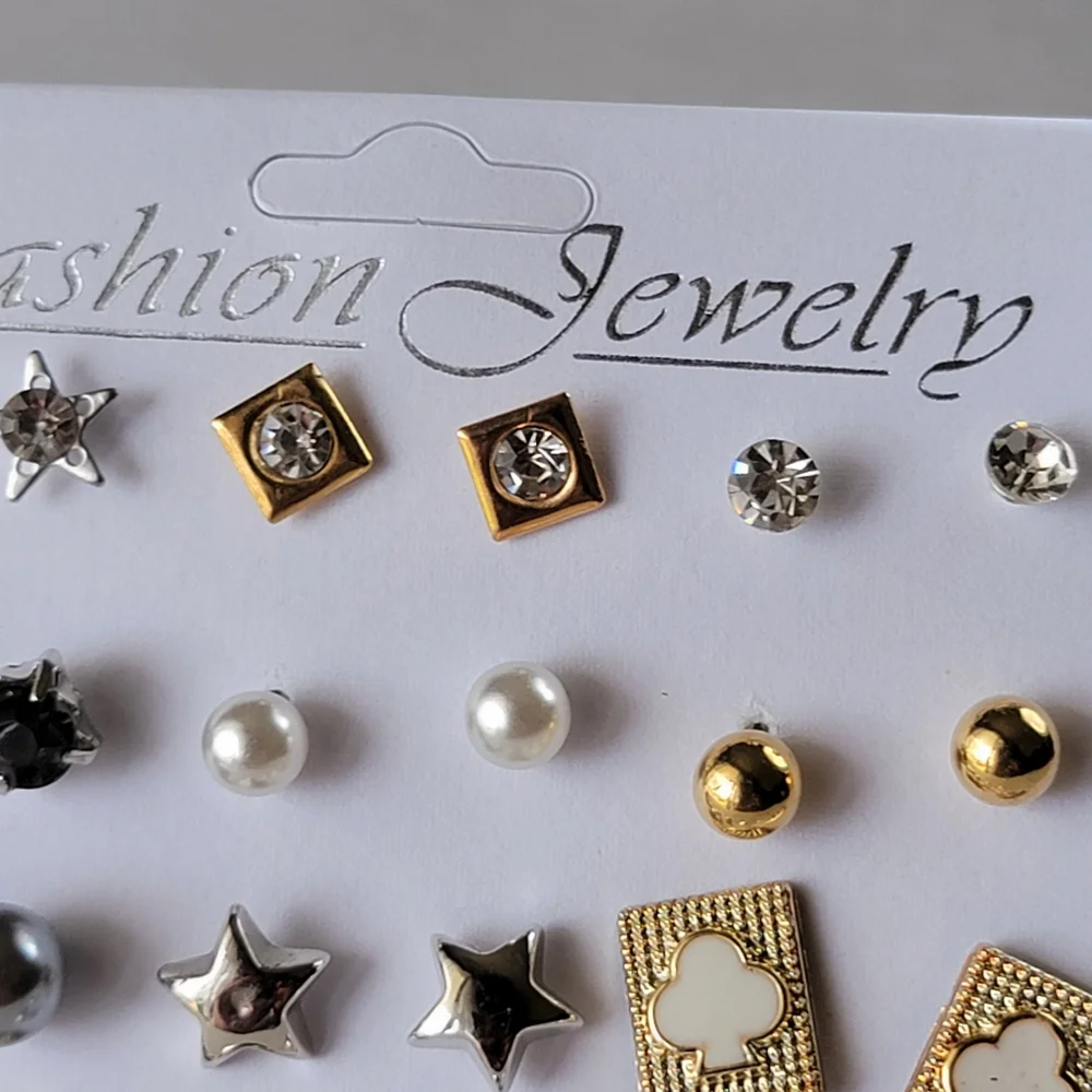 12 Pair Fashion Earrings
